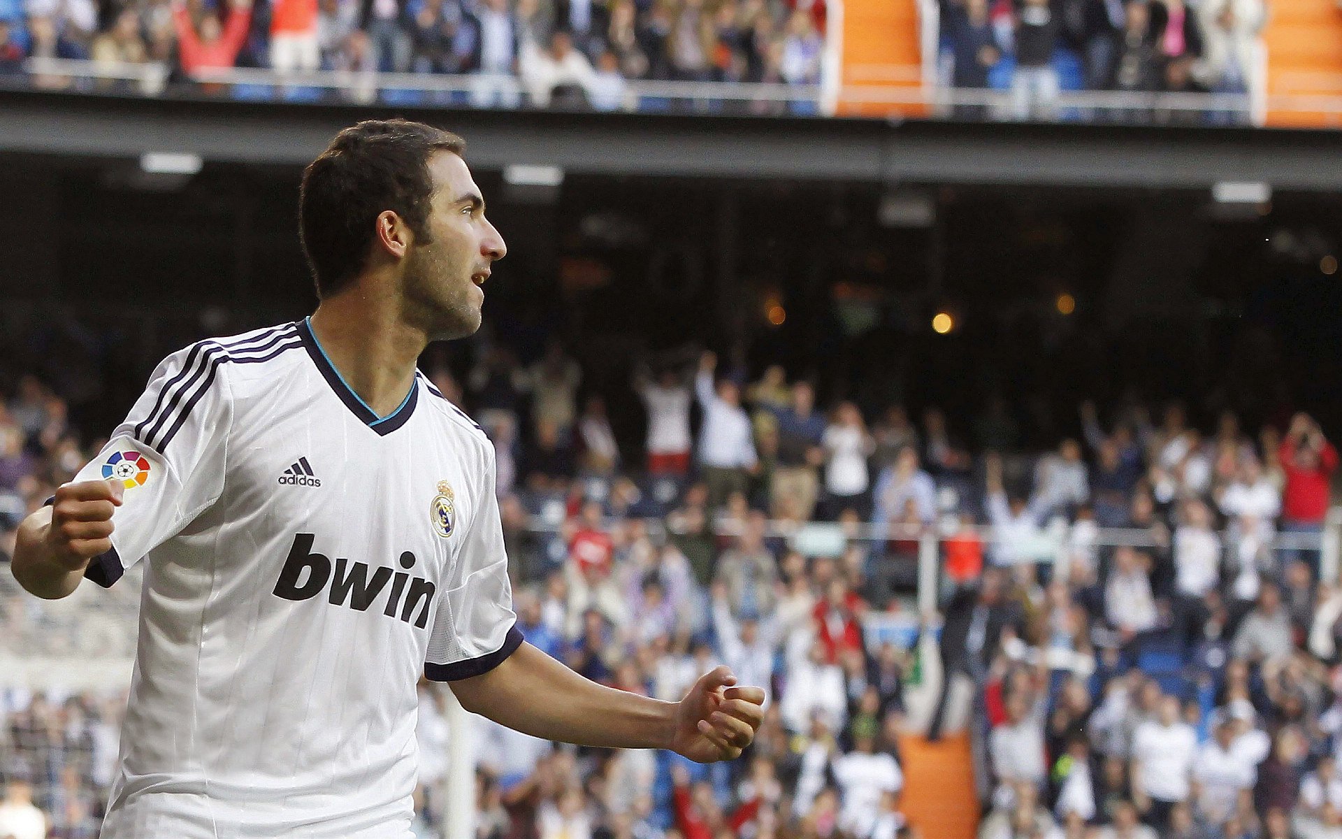 法甲激战正酣，战术创新多样，精彩不断，法甲爆发大规模冲突